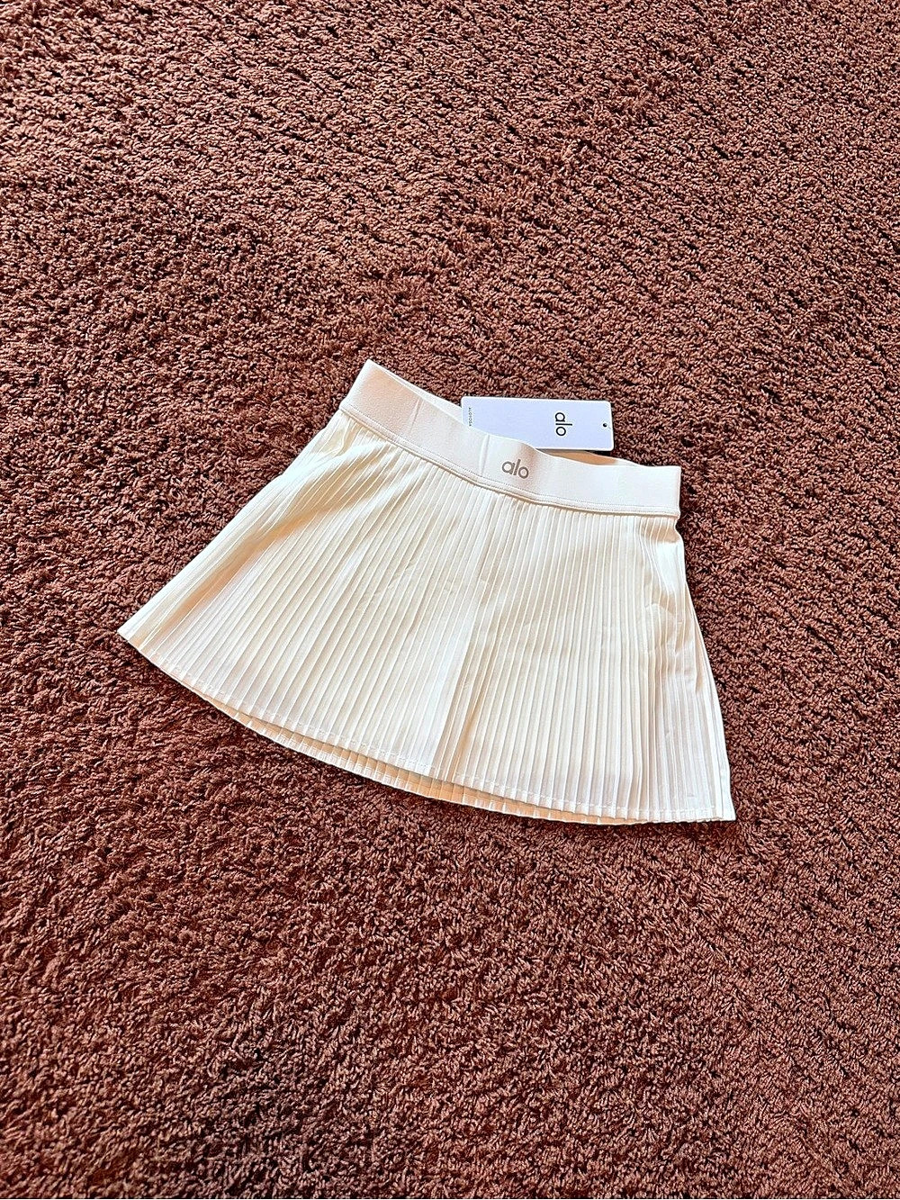 ALO • PLEATED SKIRT